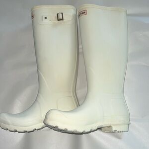 Authentic UK HUNTER boots cream/white color size 7 woman’s US